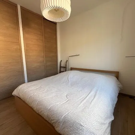 Moderne Centre-ville - Pers. - Fr-1-308-213