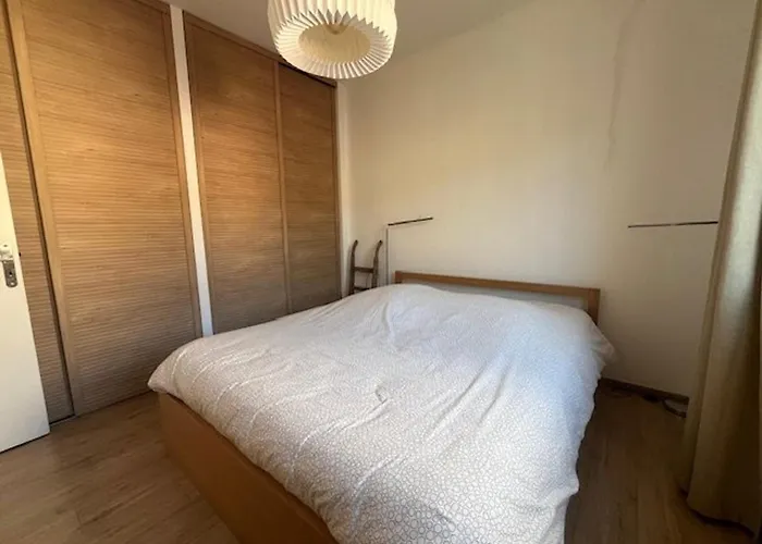 Moderne Centre-ville - Pers. - Fr-1-308-213